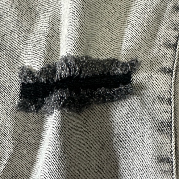 Forever 21 Men’s Black Ripped Skinny Jeans – Size 33, Stone Washed - Picture 4 of 4